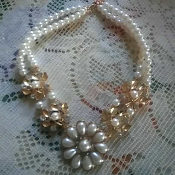Flower & pearls necklace - Picture 2 of 7
